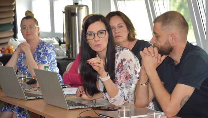 Aleksandra Lewandowska (w środku) podczas posiedzenie Regionalnego Komitetu Rozwoju Ekonomii Społecznej w Toruniu