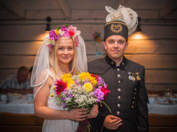 Para młoda z "Wesela sztygara", biesiady z Górniczej Wioski